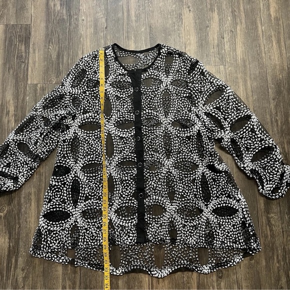 Chicos Travel Collection Needle Stitch Stiff Sheer
Black Silver Thread Jacket L - Picture 12 of 12